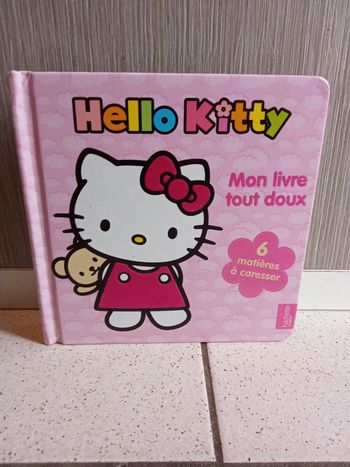 Mon livre sensoriel, textures, tout doux hello Kitty hachette Jeunesse