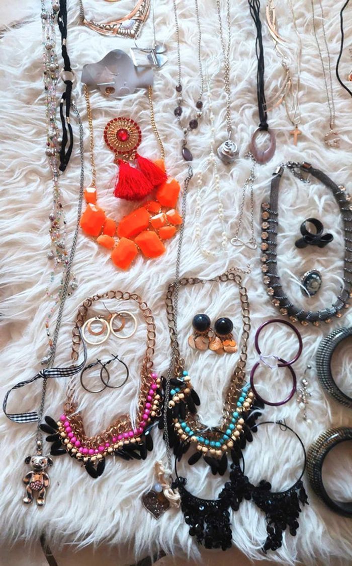 Gros lot bijoux + de 70 (boucles d'oreilles, bracelets, bagues, colliers) H&M Claire's Yves Rocher idéal lot revendeur 💍 - photo numéro 7