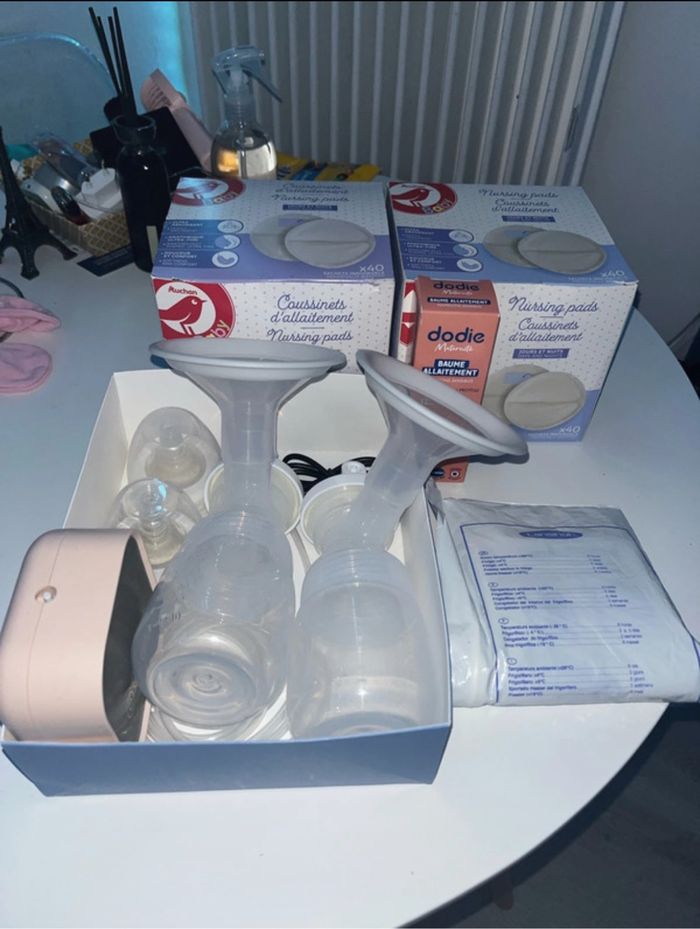 Lot tire lait + accessoires allaitement neuf