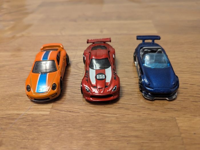 Lot 64 de 3 voitures de sport Hot Wheels - photo numéro 7