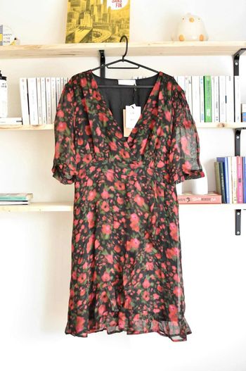 Robe La Petite Etoile en taille 4 - Neuve avec étiquettes