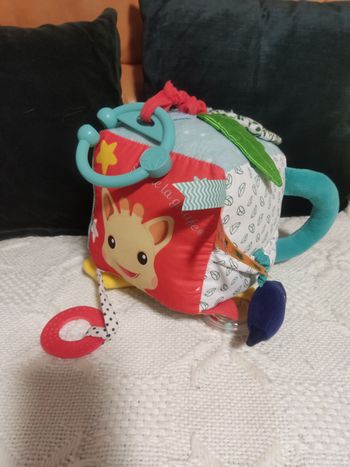 Cube Sensoriel Sophie la Girafes