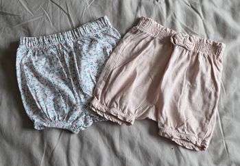 ​Lot 2 Shorts Bouffants Tape à l'œil Disney Baby Coton Rose Fleurs Très Bon État 12 mois