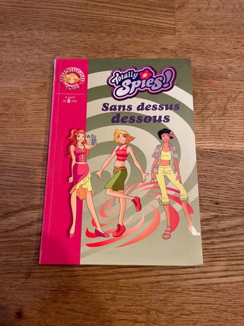 Livre La bibliothèque Rose Totally Spies ! Sans dessus dessous