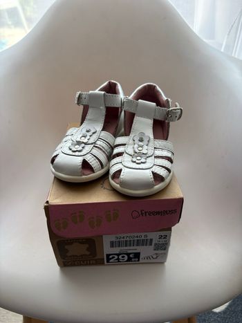 Sandale blanche en cuir pointue 23ans 