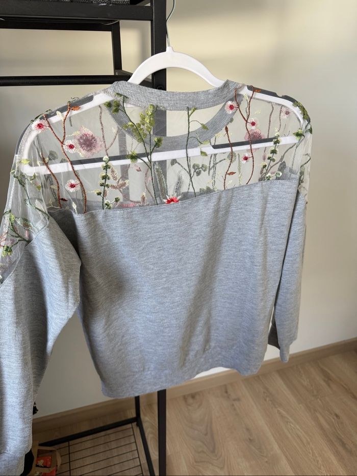 Pull avec fleur - photo numéro 4