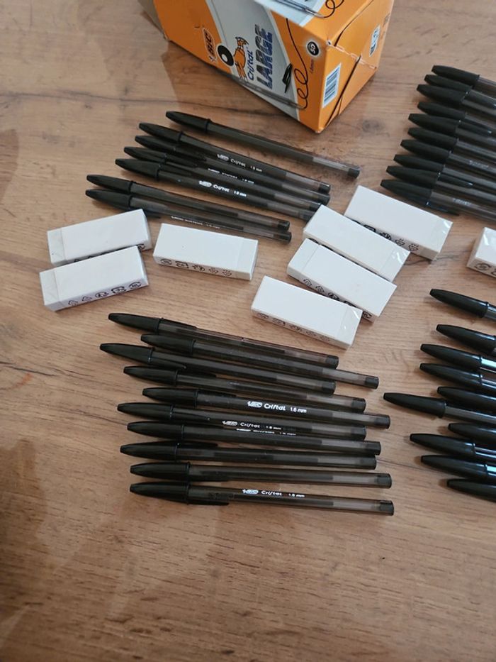 Lot fournitures scolaires 37 stylo noir bic et 8 gomme neuve - photo numéro 4
