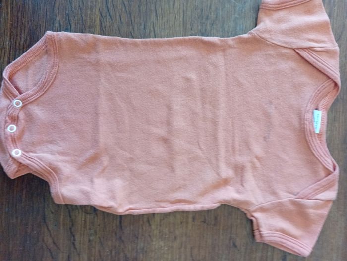 Lot de 8 bodies manches courtes taille 6 mois - photo numéro 7