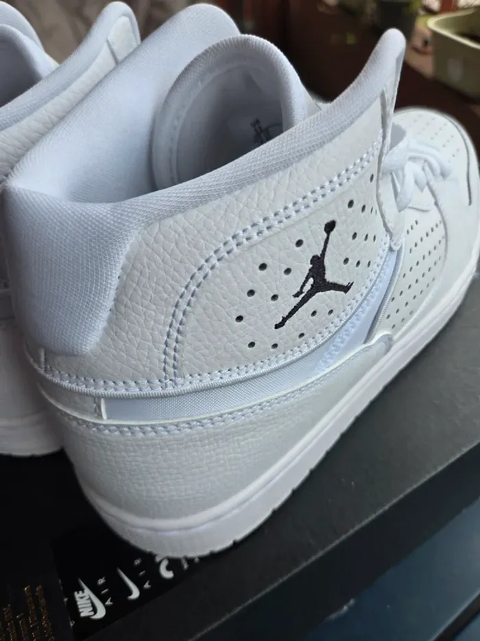 Jordan access blanche taille 45 homme neuves - photo numéro 6