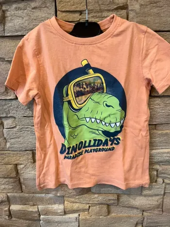 T-shirt taille 6 ans 113-119cm jolie couleur