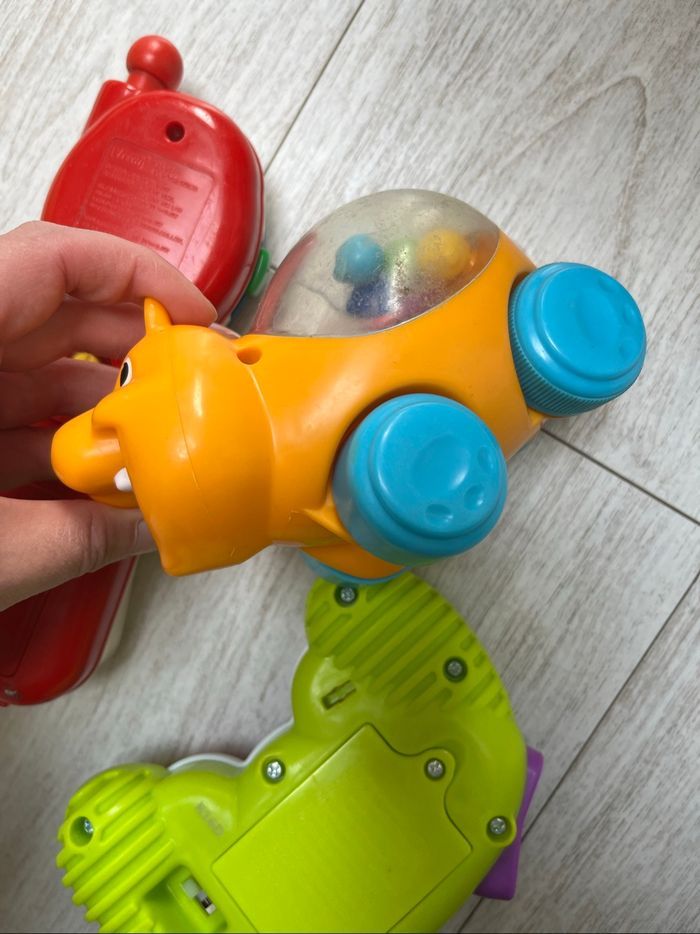 Lot de 2 jouets d’éveil  téléphone musical rigolo phone de vtech  manette musicale  et hippopotame à bille - photo numéro 8