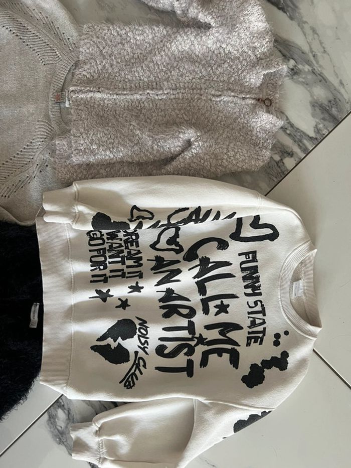 Lot de 8 pulls et gilets - photo numéro 2
