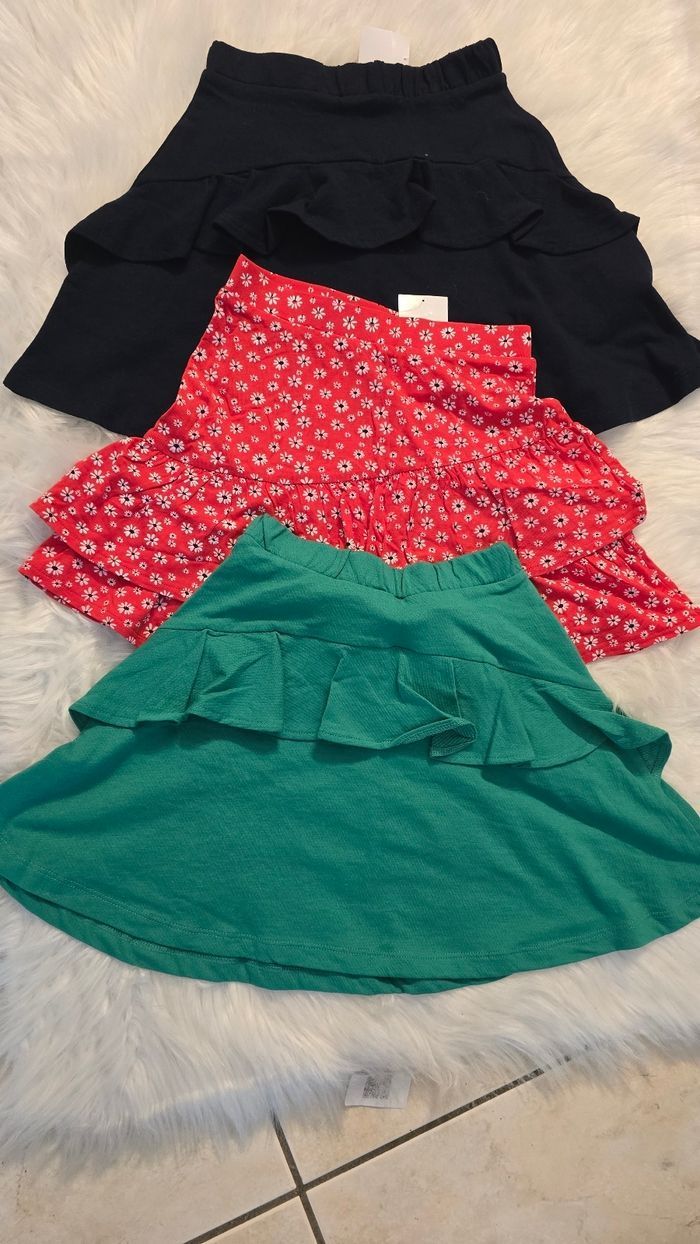 NEUVES (non portées)🏷🏷🏷 🤩😍🩷 lot jupes 8 ans fille 🩷😍🤩