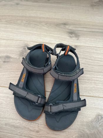 Teva sandalettes 30