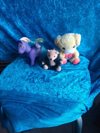 Lot peluches et petit poney