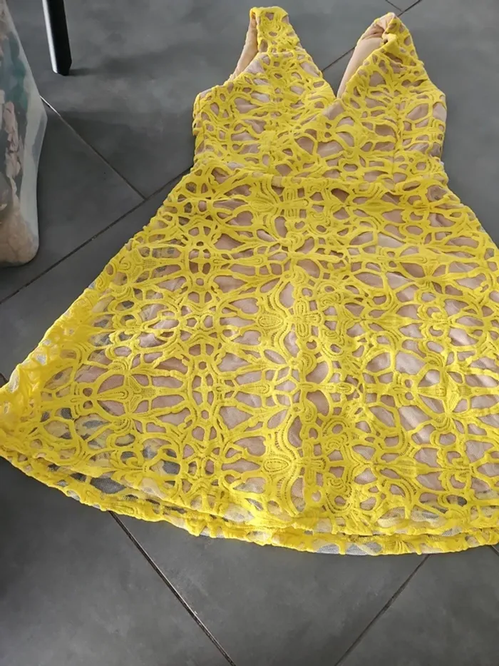 Robe jaune - photo numéro 2