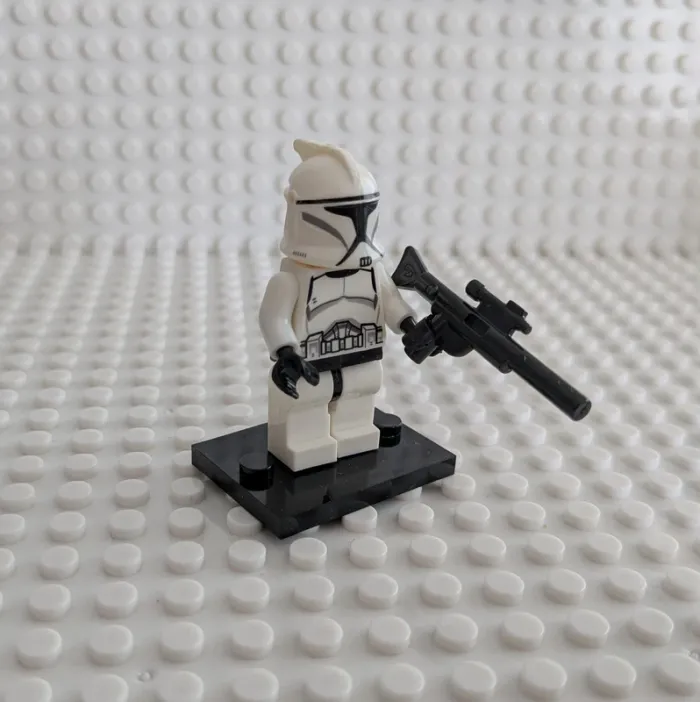 Star Wars : Clone Trooper Phase 1 armé, style lego