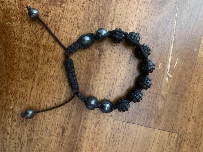 Bracelet perles noires réglable
