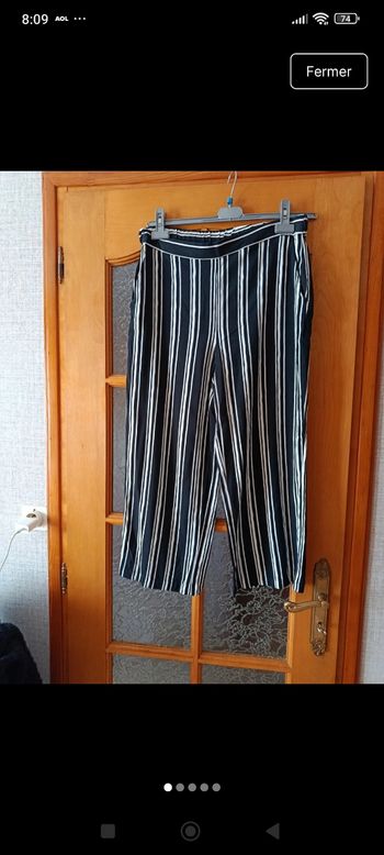 Pantalon fluide à rayures noires et blanches 