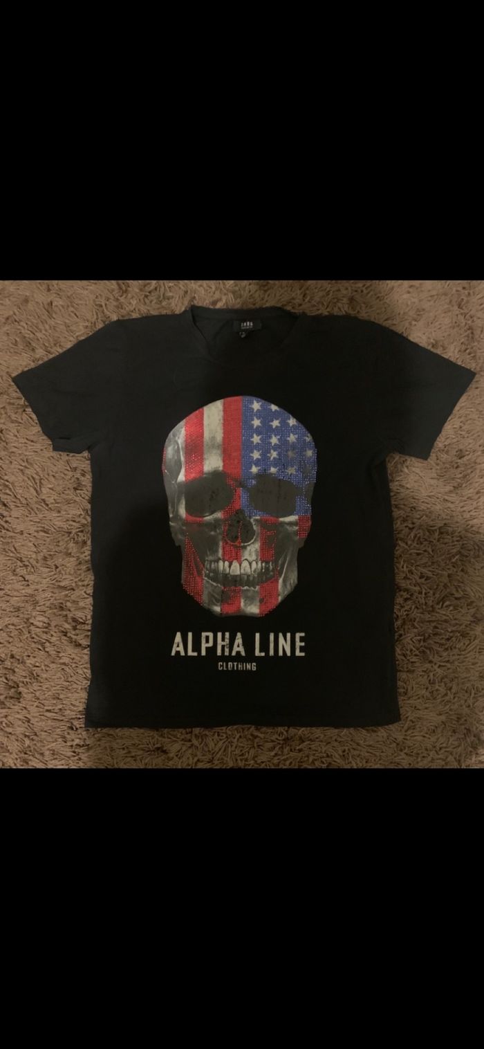 TEE shirt avec strass sur une partie marque smog alpha Line taille S