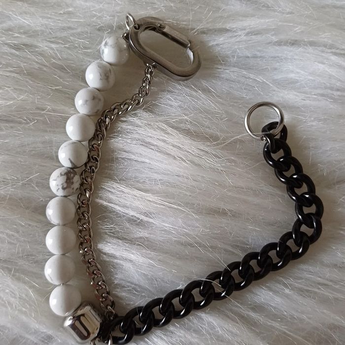 Bracelet orné de pierre naturelles howlite et acier inoxydable