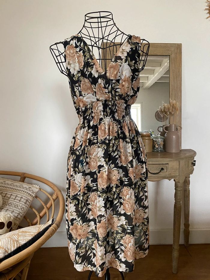 Robe mi longue à fleurs détails doré - photo numéro 2