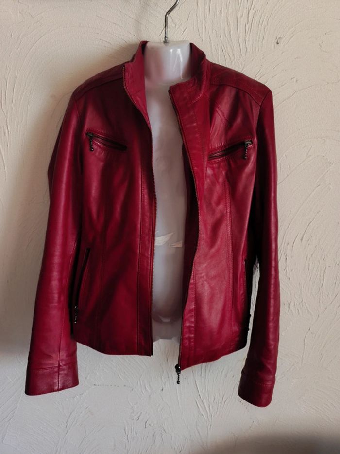 Blouson en cuir rouge
