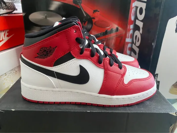 Jordan 1 mid Chicago 2020 - photo numéro 5