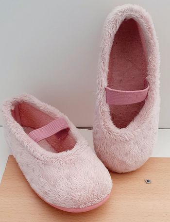 Chaussons fille pointure 25 - 2 ans 1/2