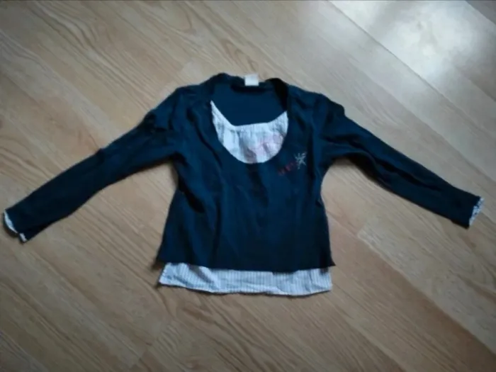 Haut manches longues. Bleu marine. Ikks.
Taille 4 ans - photo numéro 2