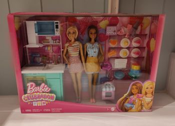 Barbie célébration - Coffret Cuisine et Pâtisserie avec Poupées