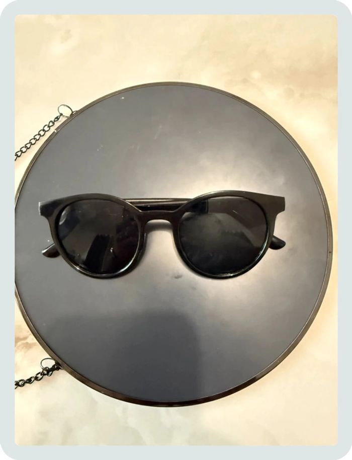 Lunette de soleil ronde noire