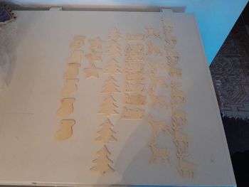 Lot de 39 formes en bois à peindre et boule de Noël