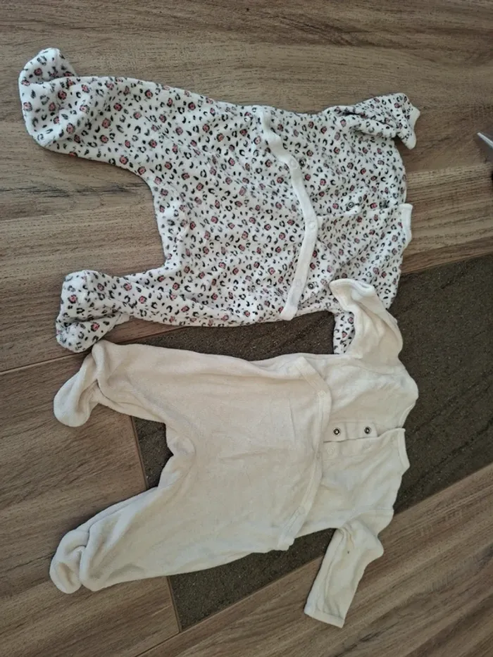 Lot deux pyjamas 1 mois - photo numéro 2
