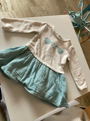 Robe 18 mois avec des cœurs