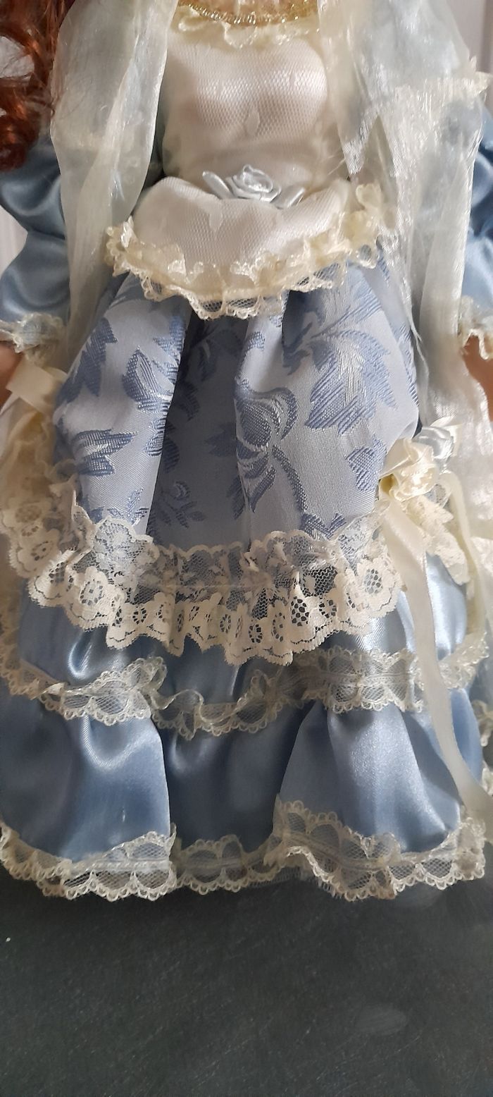 Poupée en porcelaine - photo numéro 3