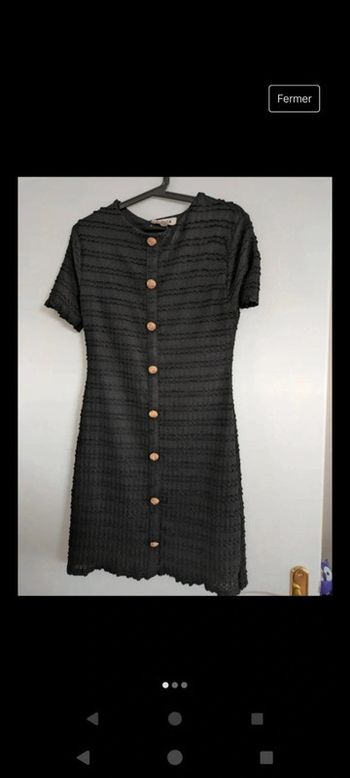 Robe matière bouclée et boutons dorés