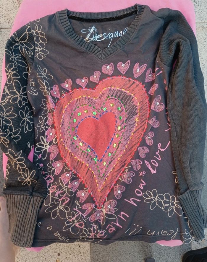 T-shirt manches longues Desigual en très bon état taille M