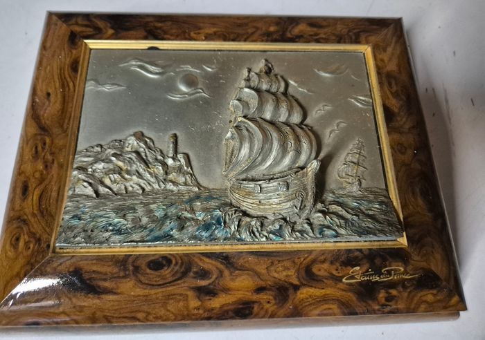 Boîte à bijoux coffre à souvenirs en bois et étain « Étains du Prince » décor en relief - photo numéro 3