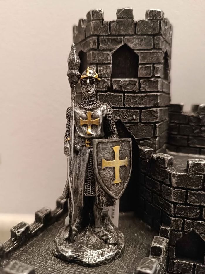 [NEUF] Château médiéval Nemesis Now avec 48 chevaliers - photo numéro 3