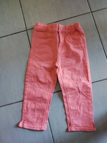Pantacourt neuf juste lavé taille 4 ans fermeture pression