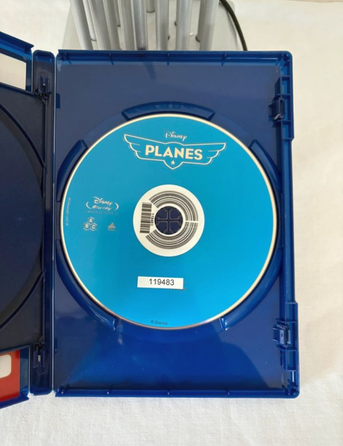 • Dvd Disney numéroté ~ Planes (108) & Planes 2 (111) • - photo numéro 4