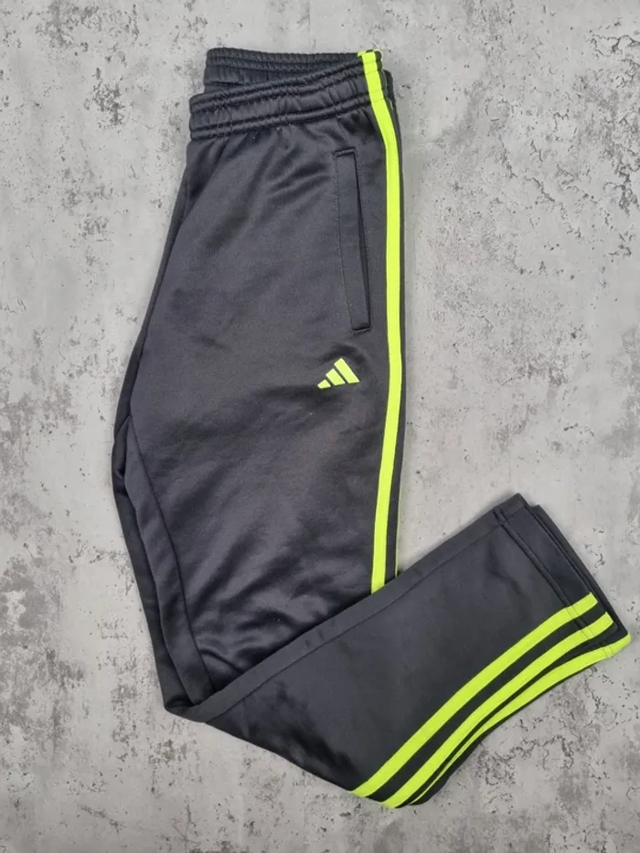Jogging Adidas gris – 12 ans (mesures en photos)