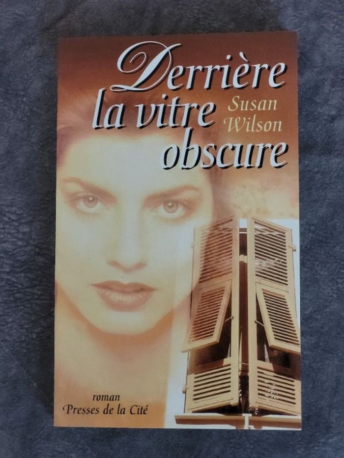 Derrière la vitre obscure Par Wilson