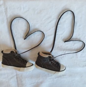 Baskets montantes à lacets taille 23