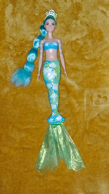 Barbie sirène color reveal