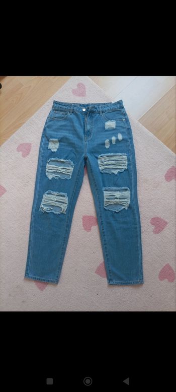 Jean's large troué