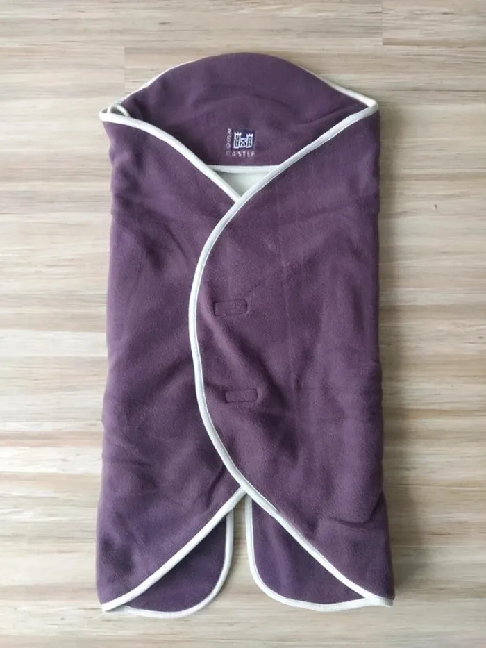 Couverture enveloppante bébé Red Castle, taille 0-3 mois.