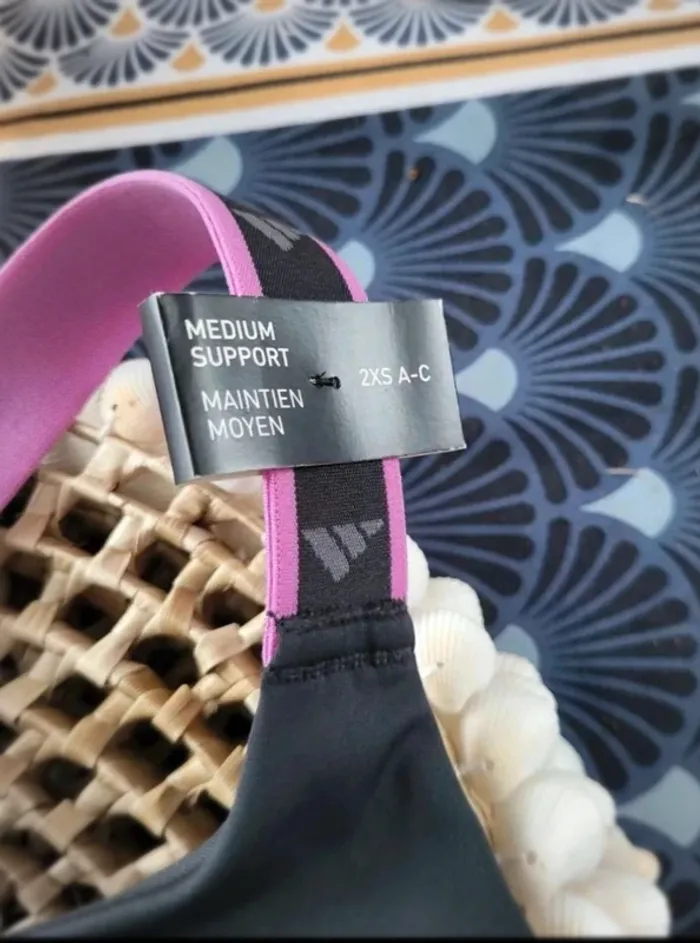 Brassière  sport adidas  2XS  neuve - photo numéro 2