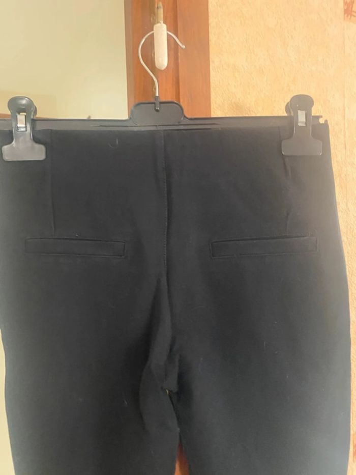 Très beau Pantalon femme noir taille 36 en très bon état - photo numéro 4